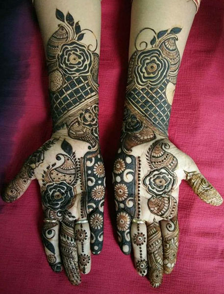 Best Mehandi Artist in Connaught Place