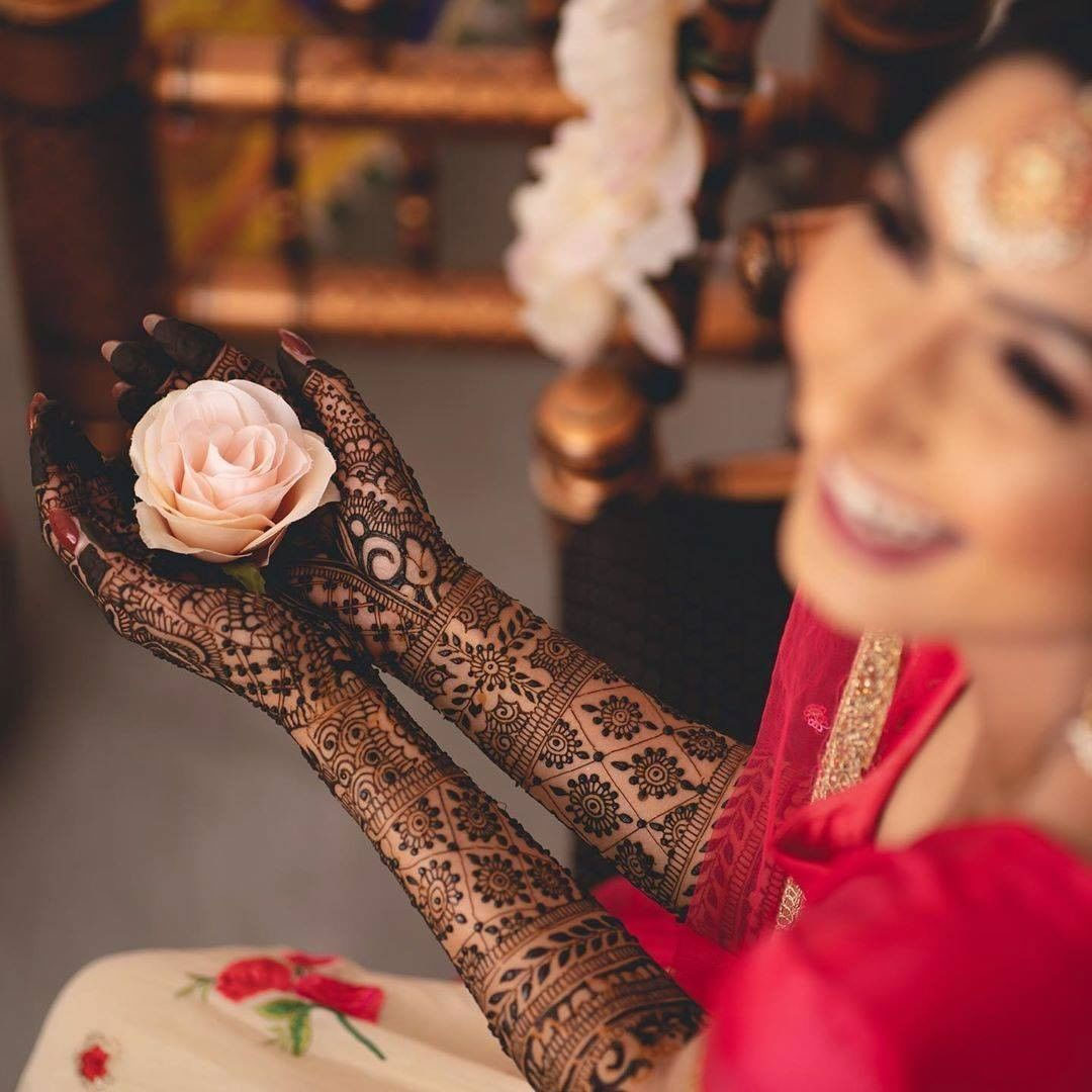Photo of Bride Flaunting her Back Hand Mehndi Design